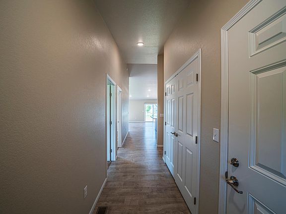 4th image of 1877 Longview Dr