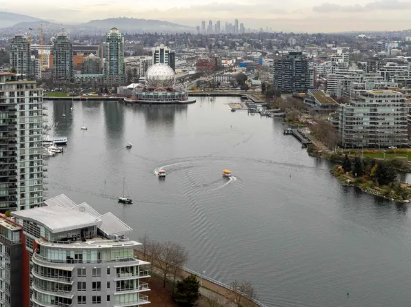 1033 Marinaside Cres #3805, Vancouver, BC V6Z 3A3