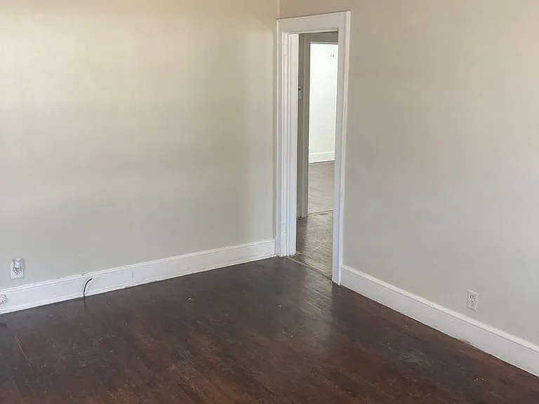 403 N Elm St NW — Photo 5