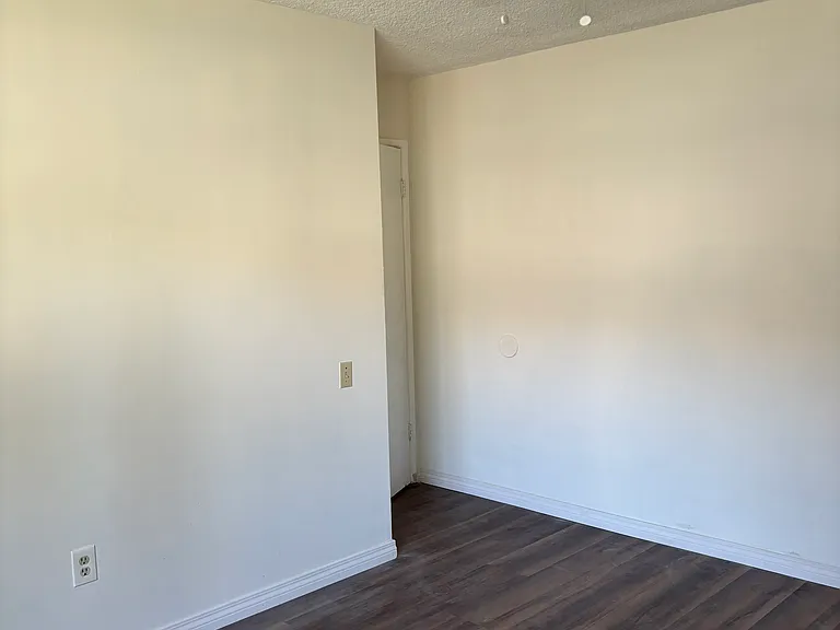 6829 Flora Ave #E — Photo 8