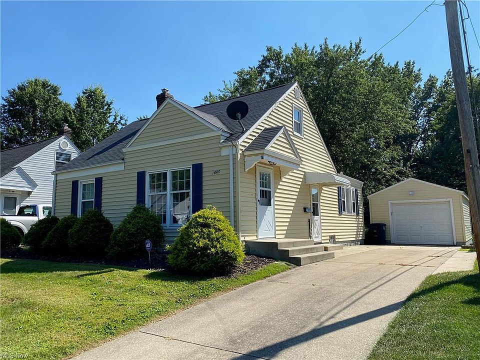 1st image of 1660 Thornapple Ave