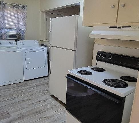 3rd image of 2101 E Oak St