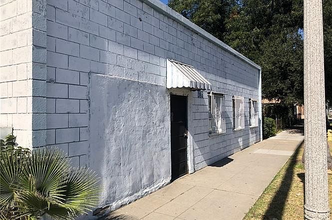 2nd image of 1963 N Fair Oaks Ave