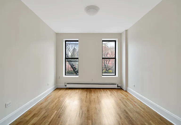 17 Greenwich Ave #5 — Photo 2