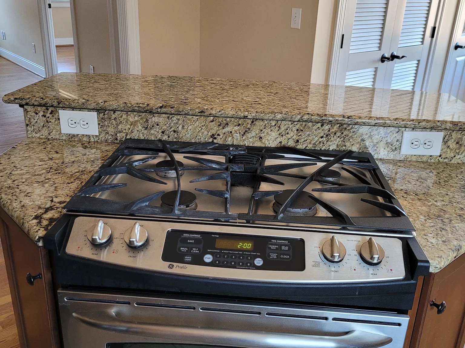 2 bed, 2.5 bath, 1765 sqft, $2,400 — Photo 4