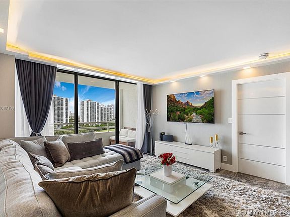 3rd image of 20355 NE 34th Ct APT 1422