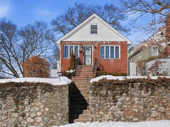 98 Boardman Ave, Melrose, MA 02176