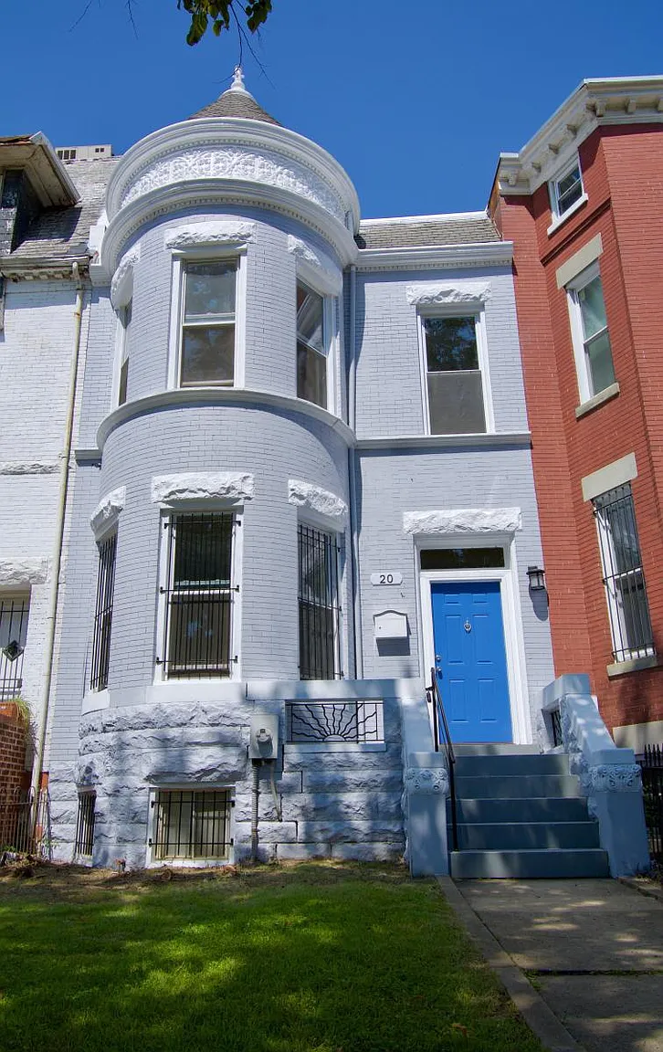 20 R St NE photo 1