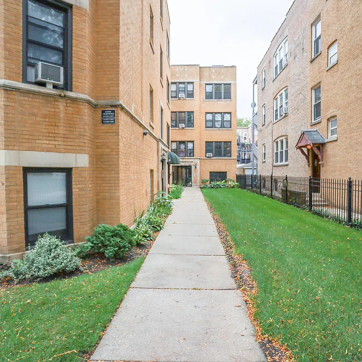 2017 W Berwyn Ave #3S