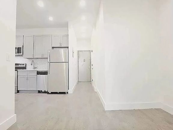 2nd image of 53-23 Roosevelt Ave #1R