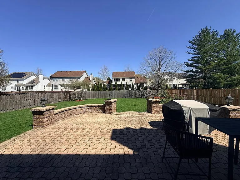 2052 Gardner Cir E — Photo 23