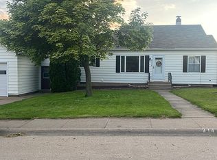 214 Ruth Pl, Clinton, IA 52732