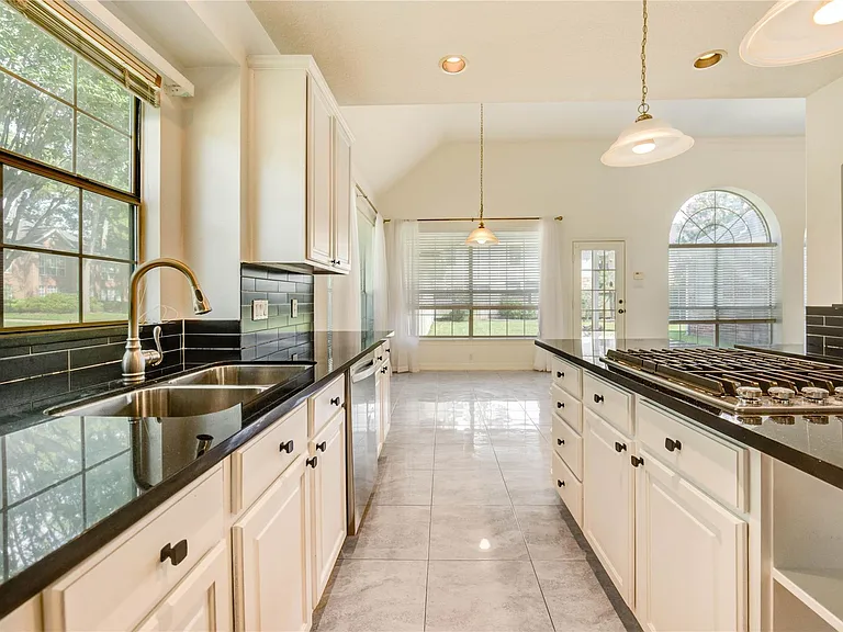8803 Memorial Creek Dr — Photo 29