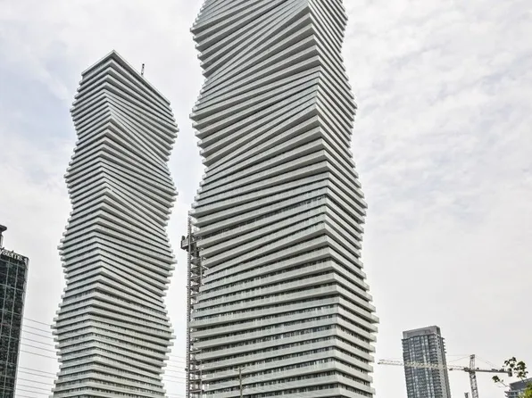 3900 Confederation Pkwy #2408, Mississauga, ON L5B 0K7