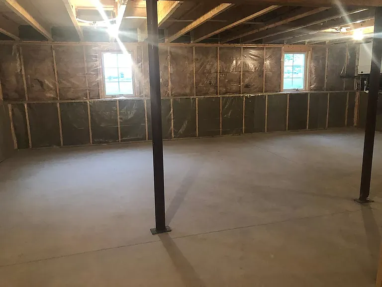 Full basement with full windows