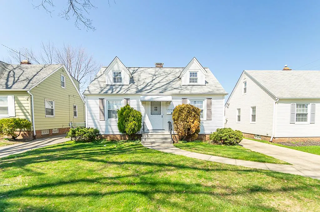 12204 Kensington Ave photo 1