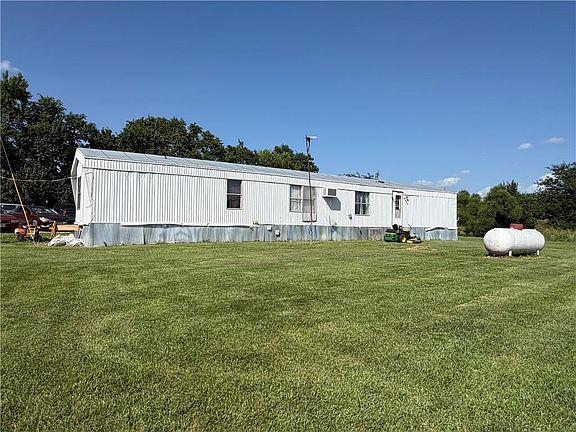 3rd image of 29009 E 315th St