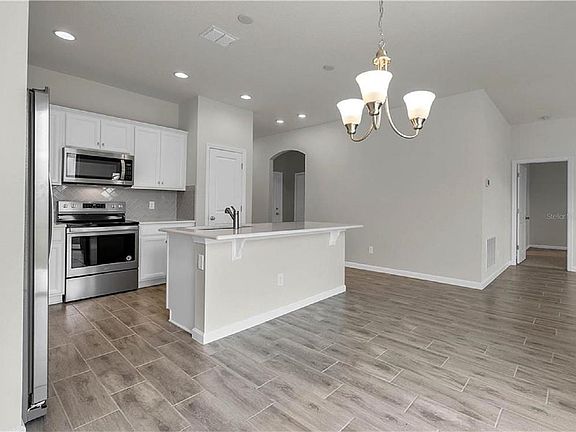 5th image of 429 Silver Palm Dr