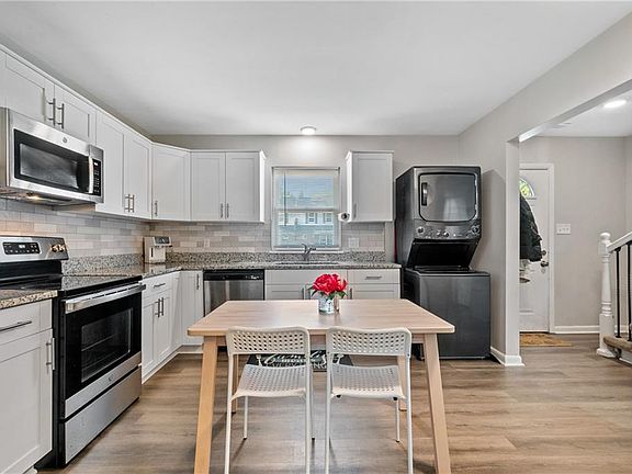 5th image of 814 Lake Edward Drive