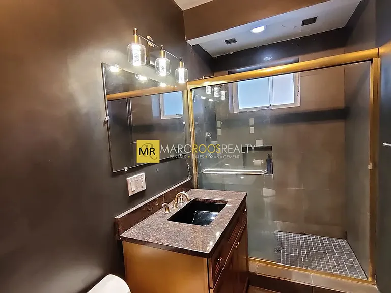 8 Strathmore Rd #4B — Photo 5