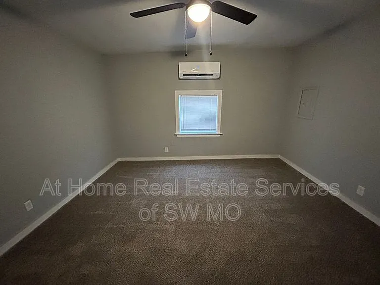 729 E Garfield St — Photo 2
