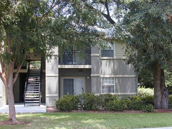Top floor, treed balcony