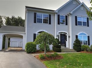 128 Lexington Way S, Milford, CT 06461