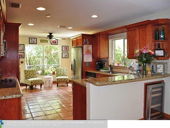 5th image of 10575 NW 11th Ct