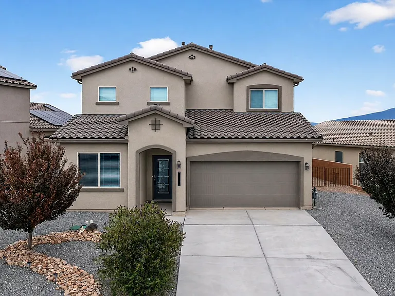 4345 Skyline Loop NE — Photo 1