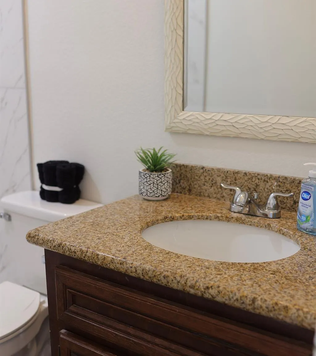 2 bed, 1.0 bath, 900 sqft, $1,100 — Photo 3