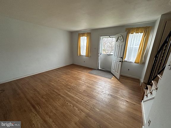 2nd image of 1130 Coyne Pl
