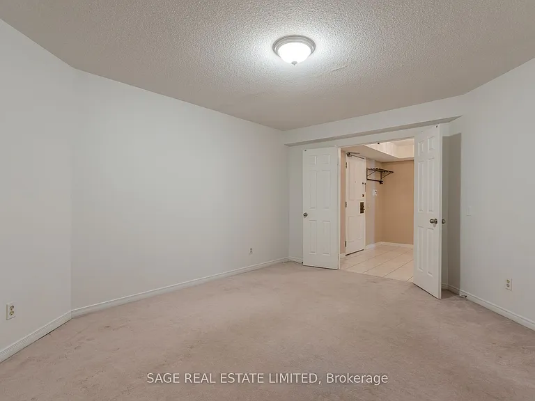 25 George St S #302 — Photo 10