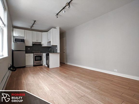4th image of 513 W Belmont Ave #1