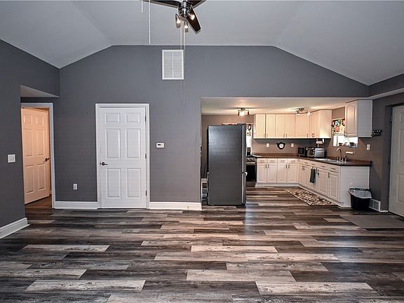 2nd image of 711 Memory Ln