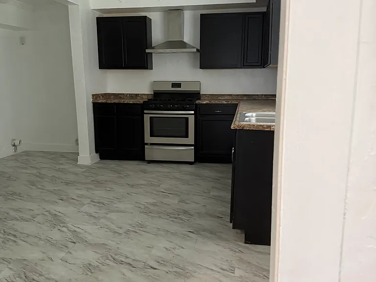 917 N Windomere Ave — Photo 12