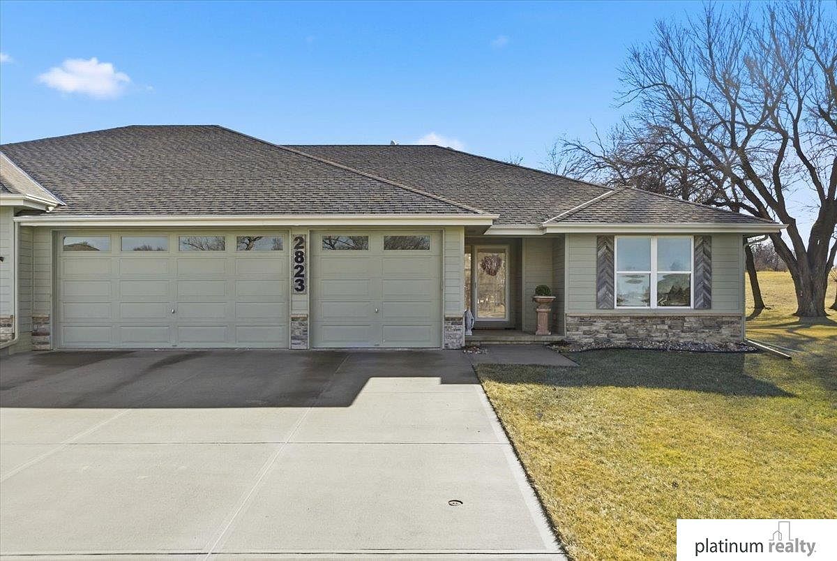 2823 Lakeside Dr