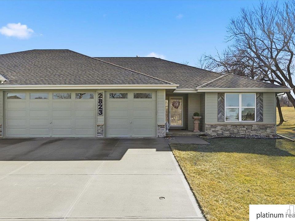 1st image of 2823 Lakeside Dr