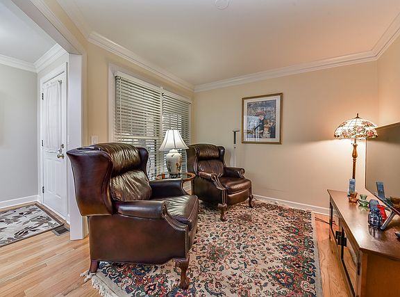 5th image of 813 King Henry Ln