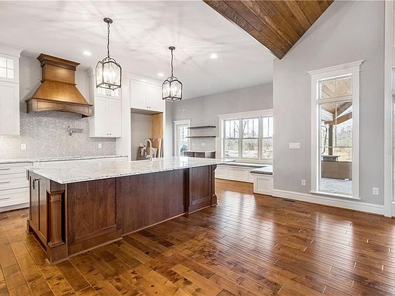 4th image of 17 Woodcrest Dr