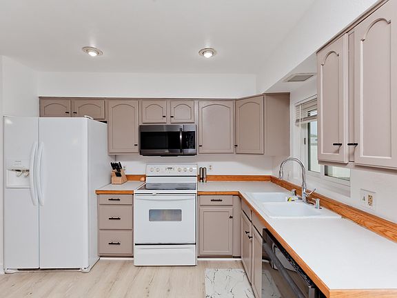5th image of 481 1/2 McMullin Dr