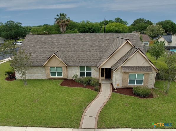 402 Cimarron Dr, Victoria, TX 77904