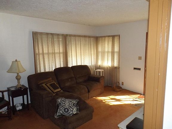 3rd image of 709 E 102nd St