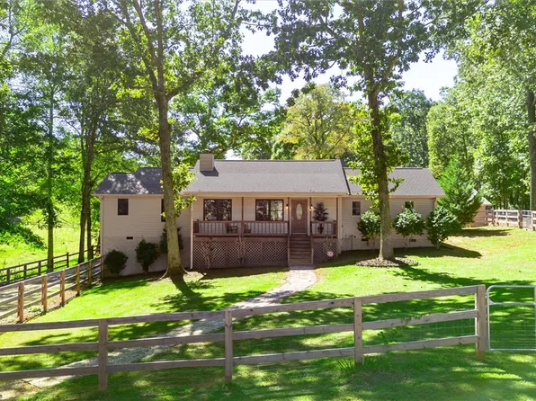 250 Hidden Springs Farm Dr, West Union, SC 29696