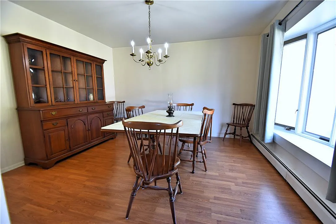4 bed, 2.5 bath, 2407 sqft, $2,400 — Photo 3
