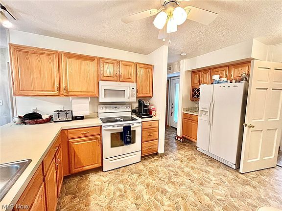 5th image of 1025 Harbor St APT 33
