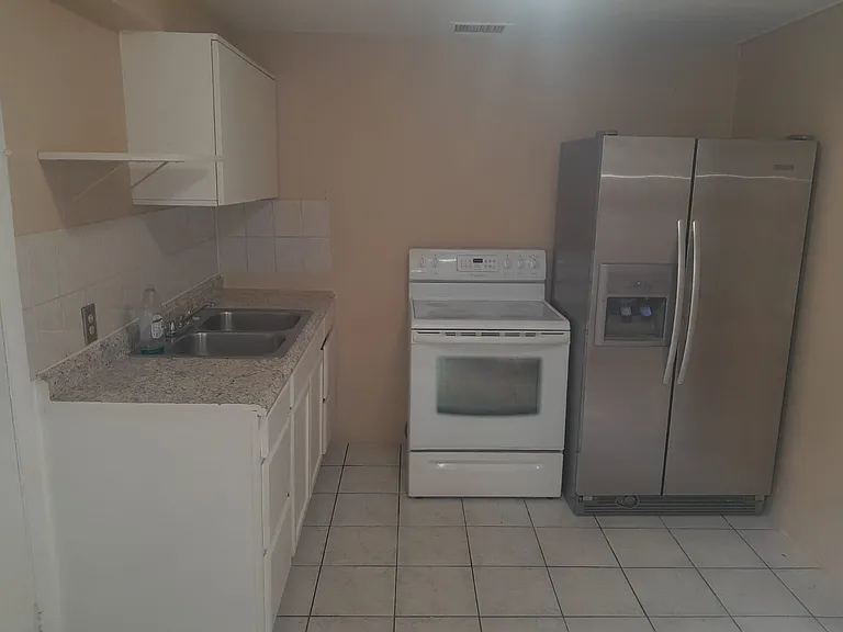 3628 SW 6th St #1 — Photo 1