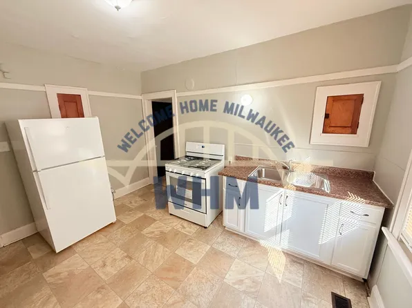 2409 N 49th St, Milwaukee, WI 53210