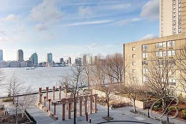 Sold by Bellmarc Realty | media 37