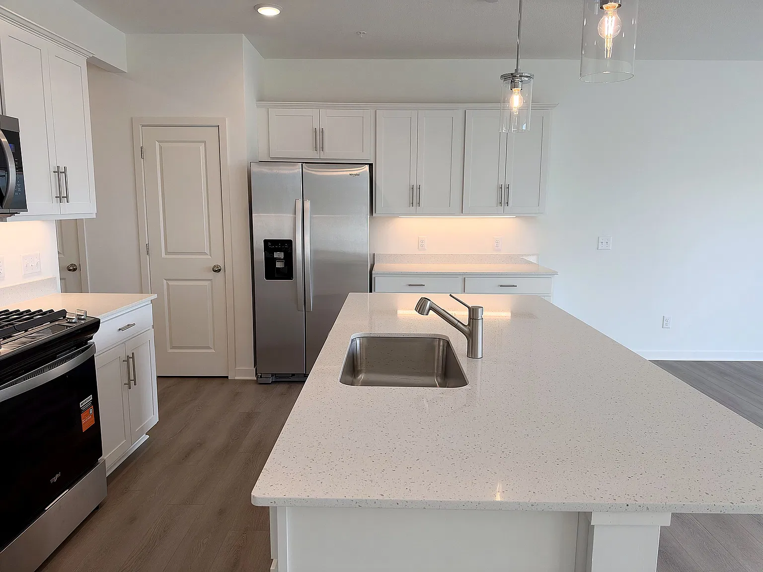 3 bed, 2.5 bath, 1883 sqft, $2,749 — Photo 2