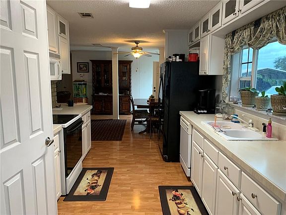 4th image of 2993 SW Dishong Ave